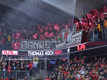 Die Choreographie von Rude Boys und Vikings in der Lindwurmkurve West Die Choreographie von Rude Boys und Vikings in der Lindwurmkurve West