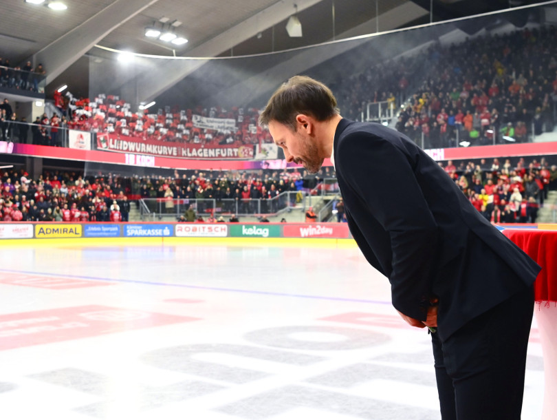 Thomas Koch verneigte sich zum Abschied vor dem Klagenfurter Publikum Thomas Koch verneigte sich zum Abschied vor dem Klagenfurter Publikum