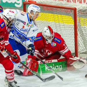 Goalie Florian Vorauer hielt in seinem ersten AHL-Saisonspiel famos und die zwei rot-weißen Punkte fest