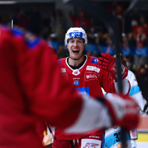 Nick Petersen assistierte zum ersten KAC-Tor und schnürte danach seinen ersten Doppelpack der Saison Nick Petersen assistierte zum ersten KAC-Tor und schnürte danach seinen ersten Doppelpack der Saison