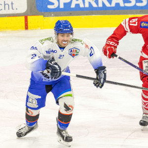Dennis Kustatscher brachte die Gäste im ersten Abschnitt mit einem unglücklich abgefälschten Fernschuss in Führung Dennis Kustatscher brachte die Gäste im ersten Abschnitt mit einem unglücklich abgefälschten Fernschuss in Führung