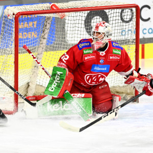 Rotjacken-Goalie Sebastian Dahm lieferte eine starke Leistung ab und wurde nur ein Mal - von Anthony Salinitri - bezwungen Rotjacken-Goalie Sebastian Dahm lieferte eine starke Leistung ab und wurde nur ein Mal - von Anthony Salinitri - bezwungen