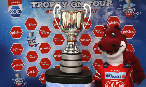 Auch heuer macht der ICE-Meisterpokal im Rahmen von "Trophy on Tour" wieder in Klagenfurt Station