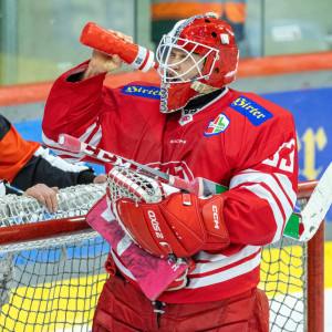 Florian Vorauer hielt auch in seinem dritten Alps Hockey League-Einsatz in der laufenden Saison überragend Florian Vorauer hielt auch in seinem dritten Alps Hockey League-Einsatz in der laufenden Saison überragend