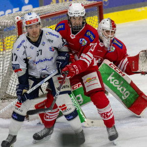 Die rot-weiße Hintermannschaft vor Goalie Florian Vorauer ließ gegen den Tabellenführer der Qualifikationsrunde wenig anbrennen Die rot-weiße Hintermannschaft vor Goalie Florian Vorauer ließ gegen den Tabellenführer der Qualifikationsrunde wenig anbrennen