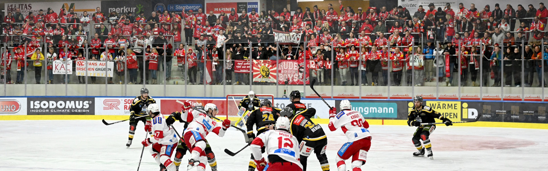 Gut 300 mitgereiste Fans sorgten in Brunico/Bruneck für rot-weiße Heimspielatmosphäre