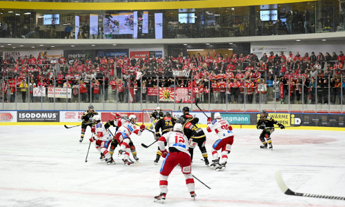 Gut 300 mitgereiste Fans sorgten in Brunico/Bruneck für rot-weiße Heimspielatmosphäre