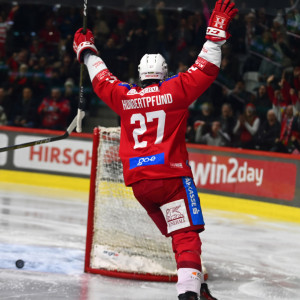 Kapitän Thomas Hundertpfund leitete in Minute 22 die Trendumkehr auf der Anzeigetafel ein Kapitän Thomas Hundertpfund leitete in Minute 22 die Trendumkehr auf der Anzeigetafel ein
