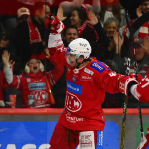 Fabian Hochegger setzte im 355. Kärntner Derby den Schlusspunkt, er ließ ein Bischofberger-Zuspiel in den halbleeren Kasten abtropfen