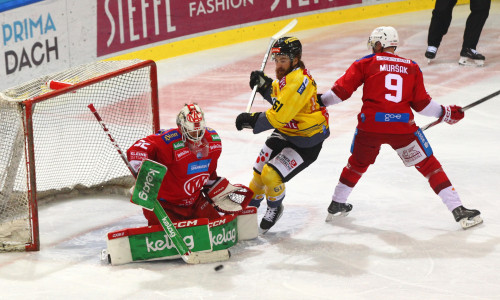 Die Rotjacken rund um Goalie Sebastian Dahm fixierten am Freitagabend in Wien Platz eins nach dem Grunddurchgang