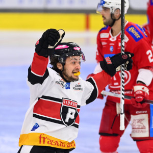 Nick Pastujov sorgte nach nur 17 Sekunden für die Vorarlberger Führung Nick Pastujov sorgte nach nur 17 Sekunden für die Vorarlberger Führung