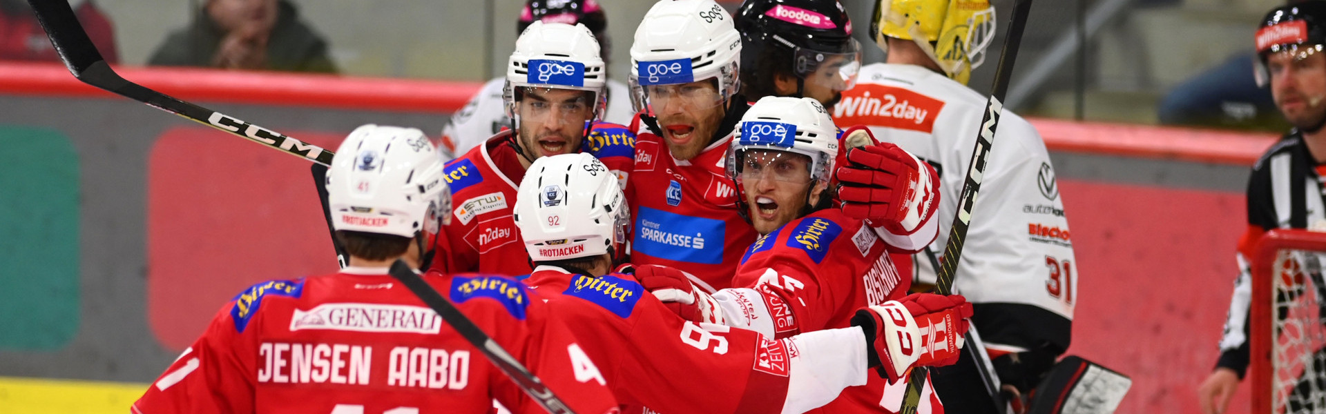 Mit einem 7:0-Heimsieg übernahmen die Rotjacken am Donnerstagabend die Führung in der Playoff-Viertelfinalserie