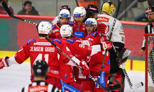 Mit einem 7:0-Heimsieg übernahmen die Rotjacken am Donnerstagabend die Führung in der Playoff-Viertelfinalserie