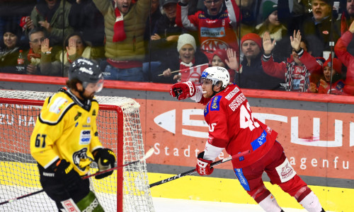 Johannes Bischofberger und die Rotjacken erwarten zum Halbfinalstart am Dienstag den HC Pustertal in der Heidi Horten-Arena