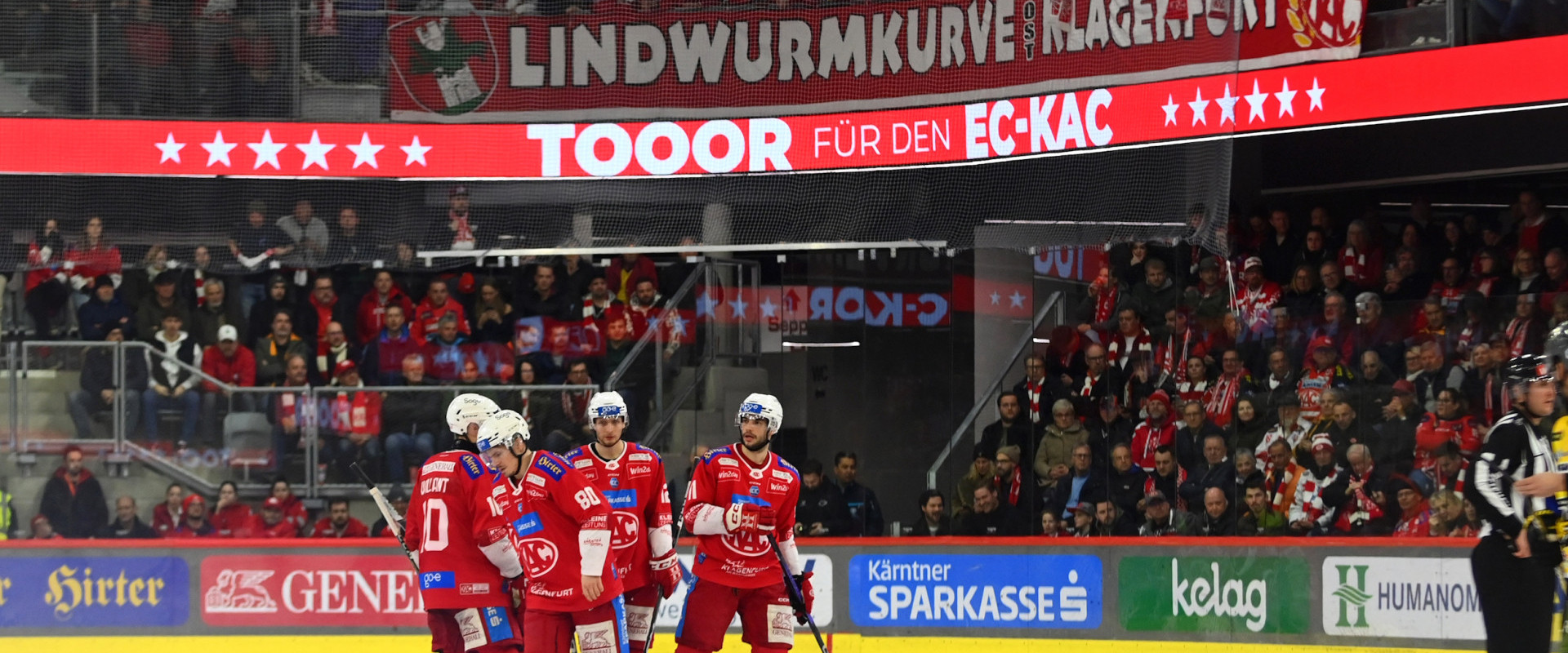 Die Rotjacken konnten im ersten Halbfinalspiel gegen den HC Pustertal gleich sieben Mal jubeln