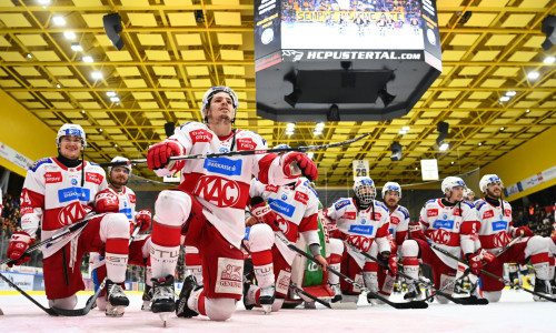 Die Rotjacken stürmten am Dienstagabend mit einem neuerlichen Auswärtssieg in Brunico/Bruneck in das Finale der win2day ICE Hockey League
