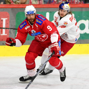 Jan Muršak hatte in der Overtime die beste Gelegenheit für den EC-KAC, verfehlte nach Spin-o-Rama-Move aber den Kasten Jan Muršak hatte in der Overtime die beste Gelegenheit für den EC-KAC, verfehlte nach Spin-o-Rama-Move aber den Kasten