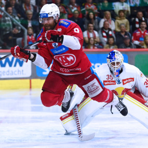 Jan Muršak scheiterte im dritten Abschnitt bei einem Solo an Atte Tolvanen, der ihm danach die Beine wegzog Jan Muršak scheiterte im dritten Abschnitt bei einem Solo an Atte Tolvanen, der ihm danach die Beine wegzog