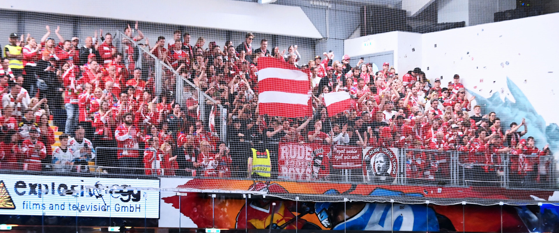 Unterstützt von hunderten Fans wollen die Rotjacken am Dienstag ihren zweiten Auswärtssieg der Finalserie einfahren
