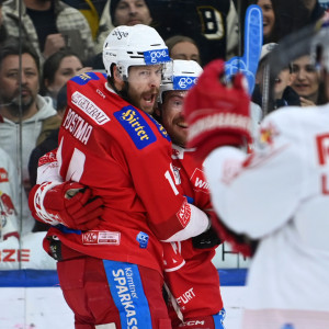 Paul Postma brachte den EC-KAC bereits in der zweiten Spielminute in Führung, als er aus kurzer Distanz ein Muršak-Zuspiel verwertete