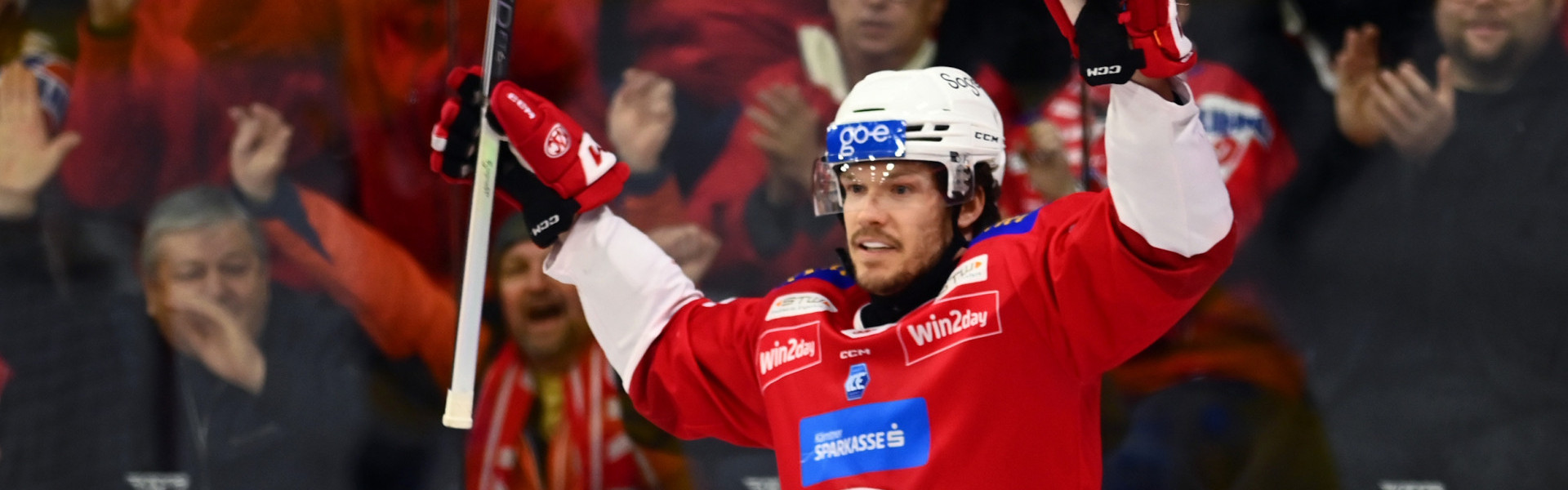 Mit Matt Fraser bleibt der erfolgreichste Torjäger der Rotjacken in der abgelaufenen Saison weiterhin beim EC-KAC