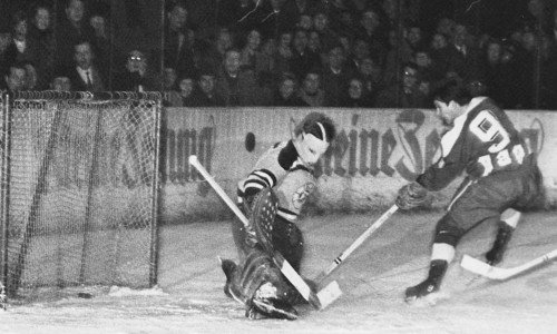 Walter König als Torschütze im Europacup-Achtelfinale 1968/69 gegen den deutschen Meister EV Füssen