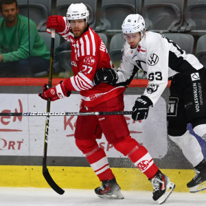 Kapitän Thomas Hundertpfund agierte erstmals seit einigen Jahren wieder als Verteidiger und überzeugte auch in dieser Rolle Kapitän Thomas Hundertpfund agierte erstmals seit einigen Jahren wieder als Verteidiger und überzeugte auch in dieser Rolle