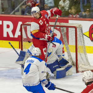 Der kurzfristig fit gewordene Nick Petersen war einer der stärksten KAC-Akteure und verbuchte drei Torvorlagen Der kurzfristig fit gewordene Nick Petersen war einer der stärksten KAC-Akteure und verbuchte drei Torvorlagen