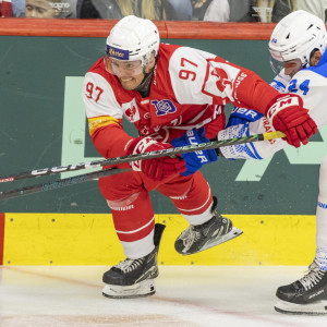 Rotjacken-Stürmer Fabian Hochegger schied im Schlussdrittel verletzt aus Rotjacken-Stürmer Fabian Hochegger schied im Schlussdrittel verletzt aus