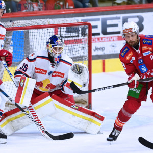 Jan Muršak, der alle vier CHL-Spiele der beiden vergangenen Wochen verletzungsbedingt verpasst hatte, spielte zum Liga-Auftakt gegen Salzburg groß auf Jan Muršak, der alle vier CHL-Spiele der beiden vergangenen Wochen verletzungsbedingt verpasst hatte, spielte zum Liga-Auftakt gegen Salzburg groß auf