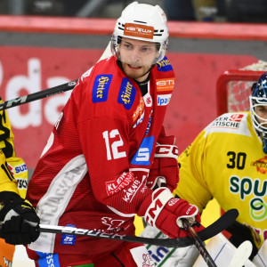 Verteidiger David Maier lief aufgrund der Ausfälle in der Offensive im Sturm auf und spielte auch dort stark Verteidiger David Maier lief aufgrund der Ausfälle in der Offensive im Sturm auf und spielte auch dort stark