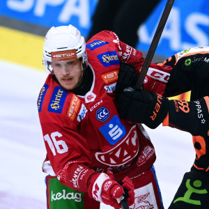 Simeon Schwinger erzielte im dritten Durchgang seinen ersten ICE-Saisontreffer Simeon Schwinger erzielte im dritten Durchgang seinen ersten ICE-Saisontreffer