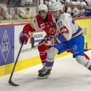 Simeon Schwinger stellte auch gegen Zürich seine aktuell gute Form unter Beweis und zeichnete für das einzige KAC-Tor verantwortlich Simeon Schwinger stellte auch gegen Zürich seine aktuell gute Form unter Beweis und zeichnete für das einzige KAC-Tor verantwortlich