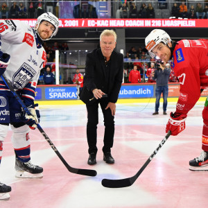 Der doppelte KAC-Meistertrainer Lars Bergström war in Klagenfurt zu Besuch und übernahm den ersten Scheibenaufwurf Der doppelte KAC-Meistertrainer Lars Bergström war in Klagenfurt zu Besuch und übernahm den ersten Scheibenaufwurf