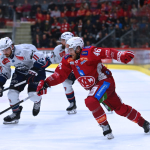Johannes Bischofberger war in Minute 51 bei der wohl besten Ausgleichschance der Rotjacken glücklos Johannes Bischofberger war in Minute 51 bei der wohl besten Ausgleichschance der Rotjacken glücklos