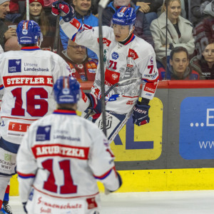 HCI-Stürmer Yushiroh Hirano war an den ersten drei Treffern seiner Mannschaft als Torschütze oder Vorlagengeber beteiligt HCI-Stürmer Yushiroh Hirano war an den ersten drei Treffern seiner Mannschaft als Torschütze oder Vorlagengeber beteiligt