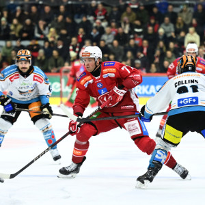 Mathias From brachte die Rotjacken im Schlussdrittel im Powerplay noch auf 3:4 heran Mathias From brachte die Rotjacken im Schlussdrittel im Powerplay noch auf 3:4 heran