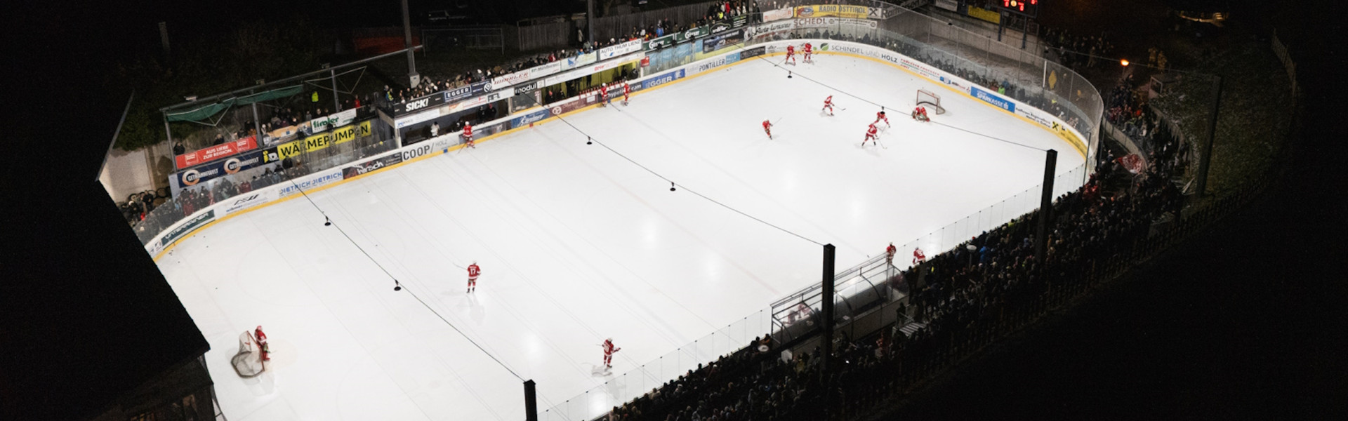 Im Eisstadion Huben verbrachten die Rotjacken am Samstag einen wunderbaren Eishockey-Nachmittag und -Abend