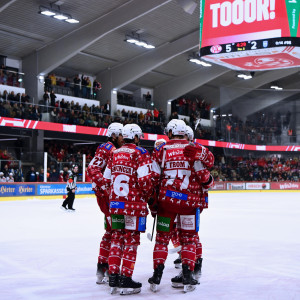 Gleich sieben Mal hatten die Rotjacken gegen den Tabellenführer Grund für Jubel Gleich sieben Mal hatten die Rotjacken gegen den Tabellenführer Grund für Jubel