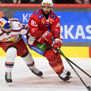 Raphael Herburger brachte den EC-KAC bereits nach 28 Sekunden in Führung und traf damit im dritten Spiel in Folge Raphael Herburger brachte den EC-KAC bereits nach 28 Sekunden in Führung und traf damit im dritten Spiel in Folge