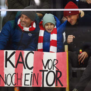 4.405 Fans in der ausverkauften Heidi Horten-Arena feierten wieder ein Eishockeyfest 4.405 Fans in der ausverkauften Heidi Horten-Arena feierten wieder ein Eishockeyfest