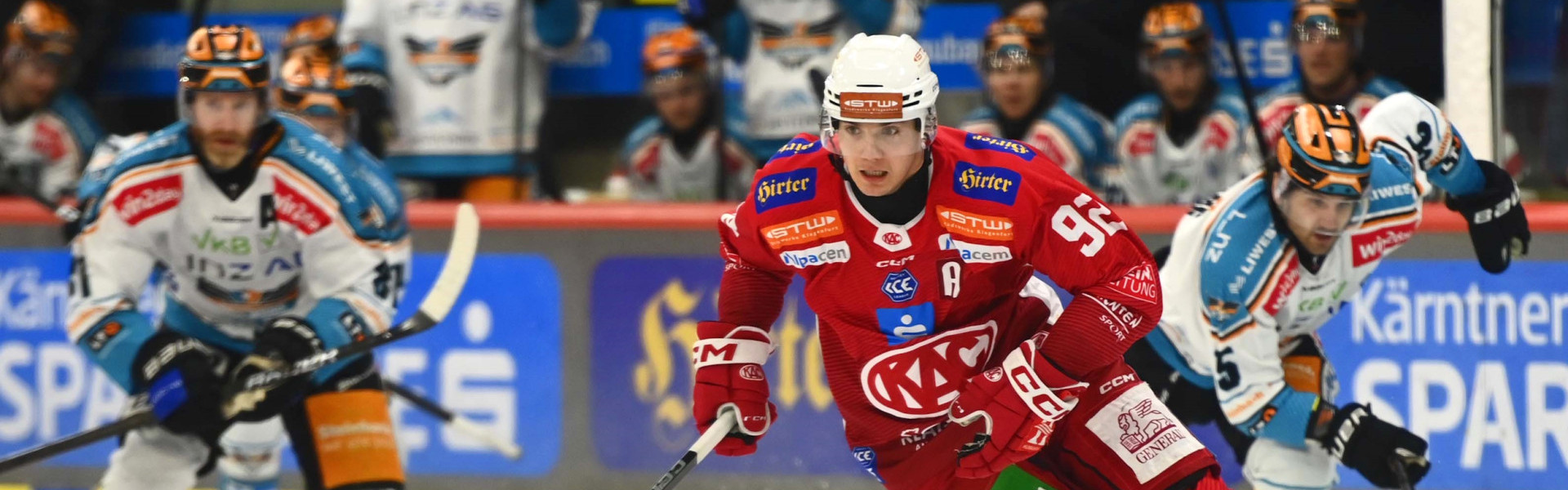 Clemens Unterweger, Führender der ligaweiten Plus/Minus-Wertung, und die Rotjacken treten in Linz zu ihren letzten Auswärtsspiel im Grunddurchgang an