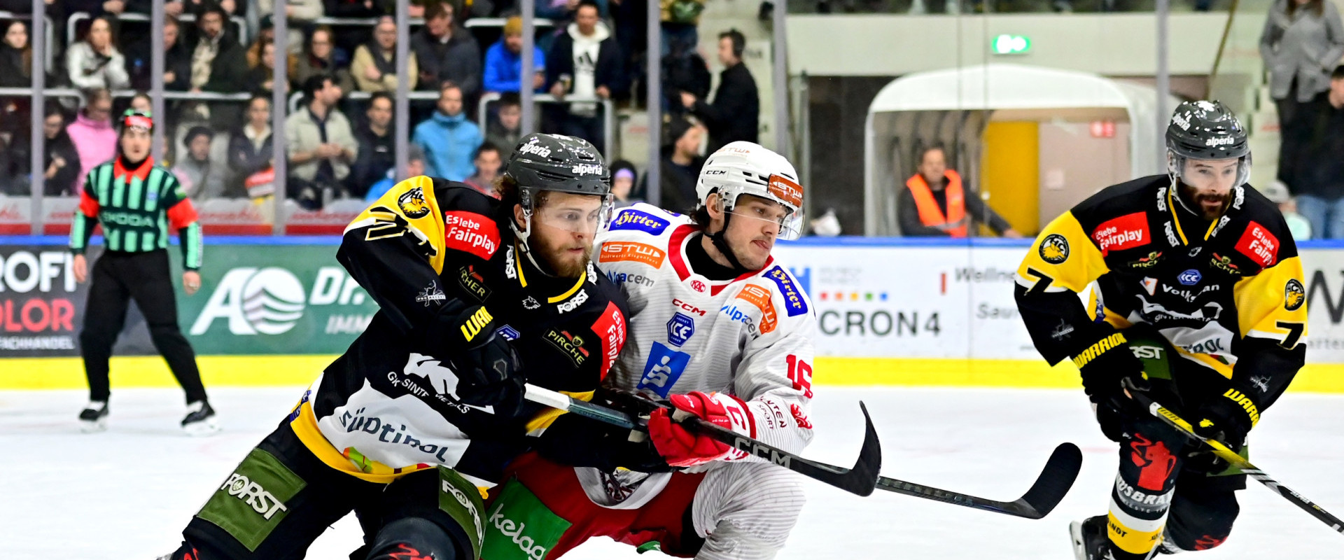 Simeon Schwinger und die Rotjacken treten am Freitag zu Viertelfinalspiel Nummer sechs an