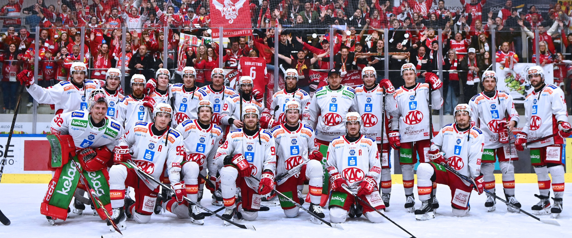 Die Rotjacken durften neuerlich vor hunderten mitgereisten Fans den Aufstieg in das Playoff-Halbfinale feiern