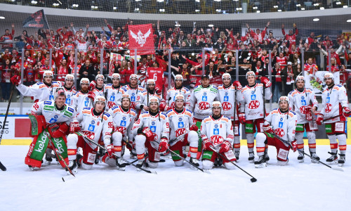 Die Rotjacken durften neuerlich vor hunderten mitgereisten Fans den Aufstieg in das Playoff-Halbfinale feiern