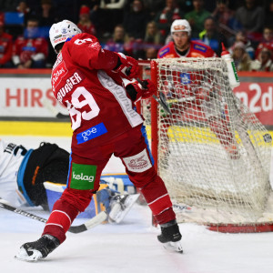 Raphael Herburger und Mathias From fuhren den "Zwei-auf-Null"-Konter, aus dem der erste KAC-Treffer der Partie resultierte Raphael Herburger und Mathias From fuhren den "Zwei-auf-Null"-Konter, aus dem der erste KAC-Treffer der Partie resultierte