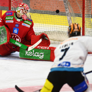Linz-Kapitän Brian Lebler beendete das erste Halbfinalspiel mit seinem Treffer nach 103 Minuten und 46 Sekunden
