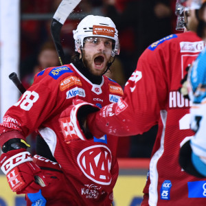 Daniel Obersteiner agierte im dritten Halbfinalspiel überragend, mit einem Tor und zwei Vorlagen wurde er als "Spieler des Abends" ausgezeichnet Daniel Obersteiner agierte im dritten Halbfinalspiel überragend, mit einem Tor und zwei Vorlagen wurde er als "Spieler des Abends" ausgezeichnet