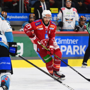 Kapitän Thomas Hundertpfund krönte seine Leistung mit dem Tor zum 4:0, dem schönsten Treffer des Abends