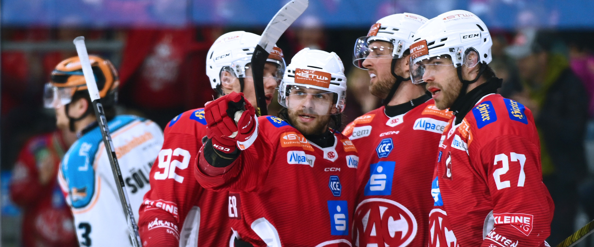 Die Rotjacken feierten im zweiten Heimspiel der Halbfinalserie einen deutlichen 5:2-Erfolg